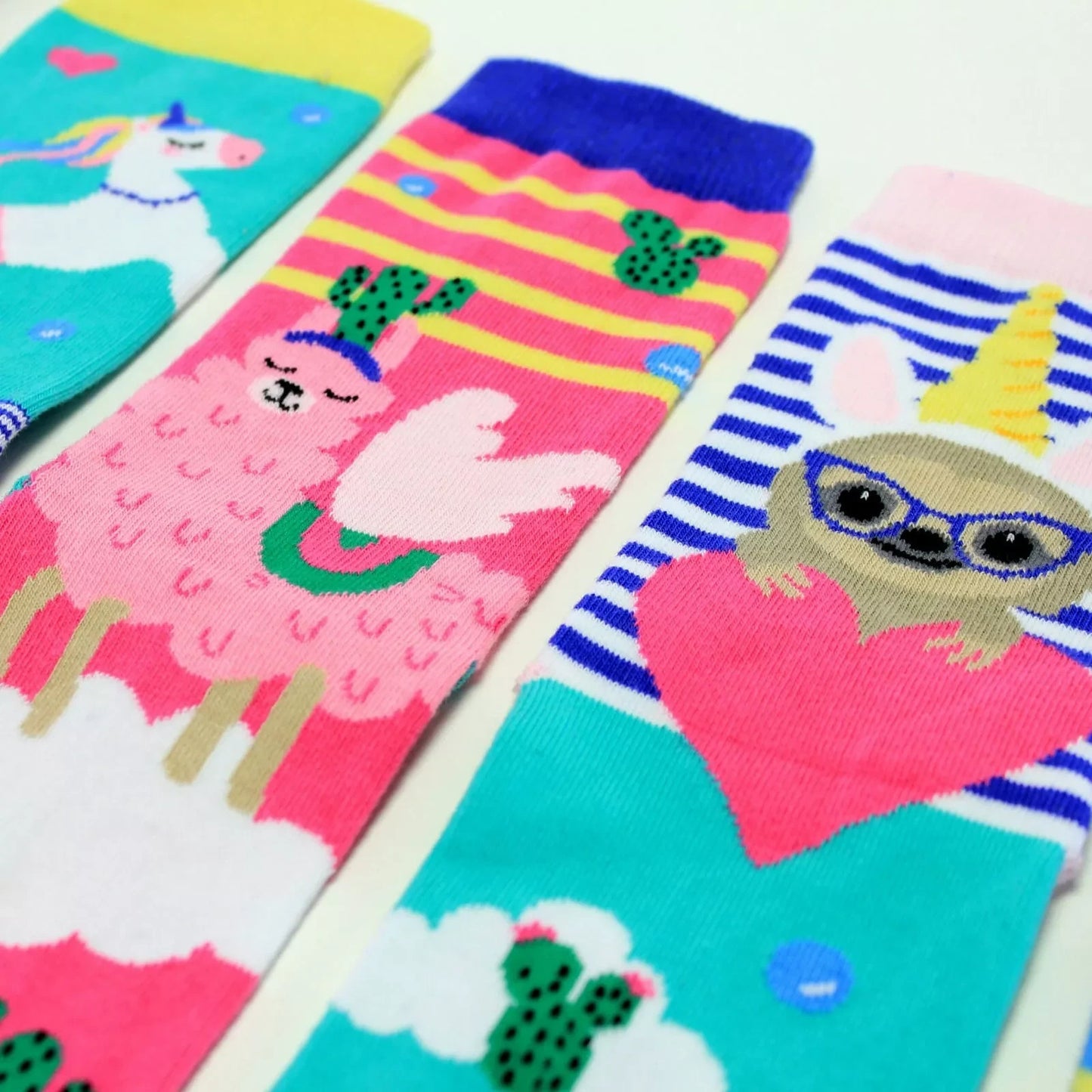 ODDSOCK LLAMA V UNICORN SOCKS