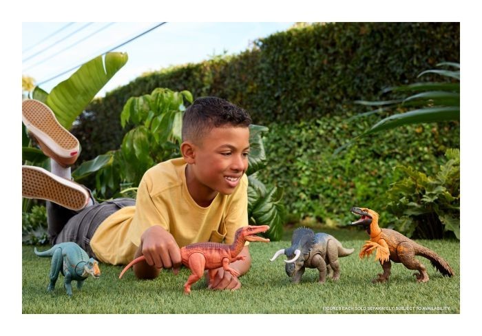 Jurassic World Saga Wild Roar Utahraptor